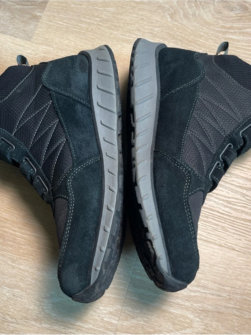 LL BEAN Black Suede Snow Sneaker 5 Mid Boots Water Resistant Insulated Hiking